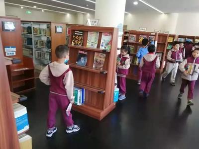 海淀区花园村第二小学学生走进国家图书馆;让阅读浸润孩子的心灵