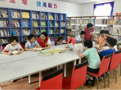 图书馆里有'凉方'，暑期掀起读书'热'——炮营山社区教育图书引领夏日阅读新风尚