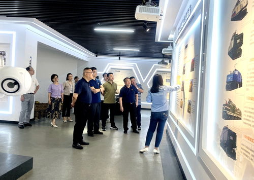 汲取奋进力量 谱写时代新篇——学校主题教育读书班赴湘电集团厂史馆开展学习