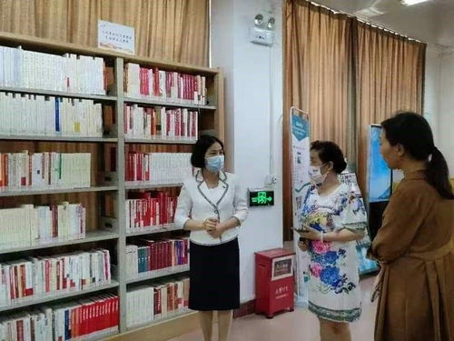 校领导深入图书馆调研指导，助力主题教育图书专架建设